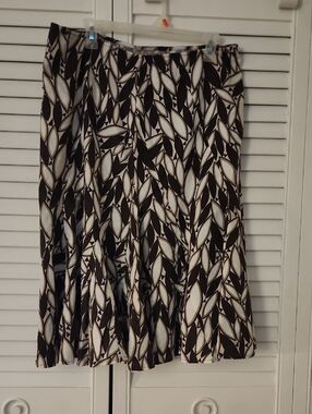 Leaf-Print A-Line Skirt in Brown and Cream